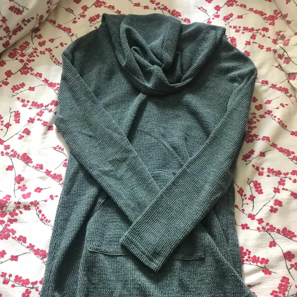 Women Green Sweater Size XS W/Hood Super Cute
